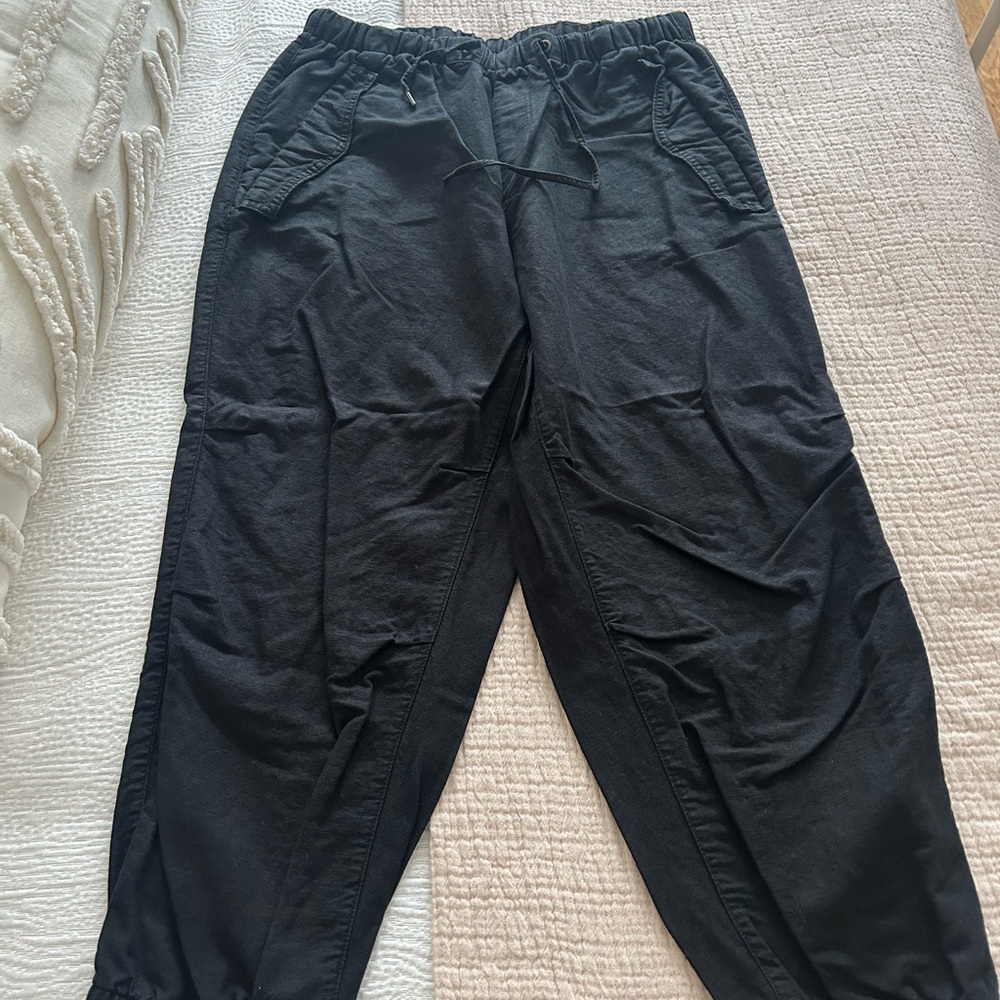 GAP Black Ankle Cropped Pants